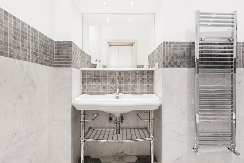 Modern Comfort, Poetic Charm Rome Luaran gambar